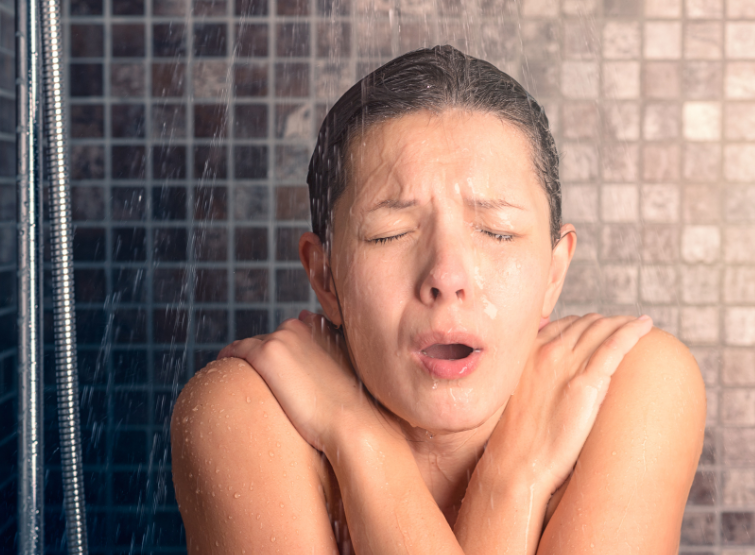  Artykul_zdjecie_755x550_agresywny_strumien_prysznica